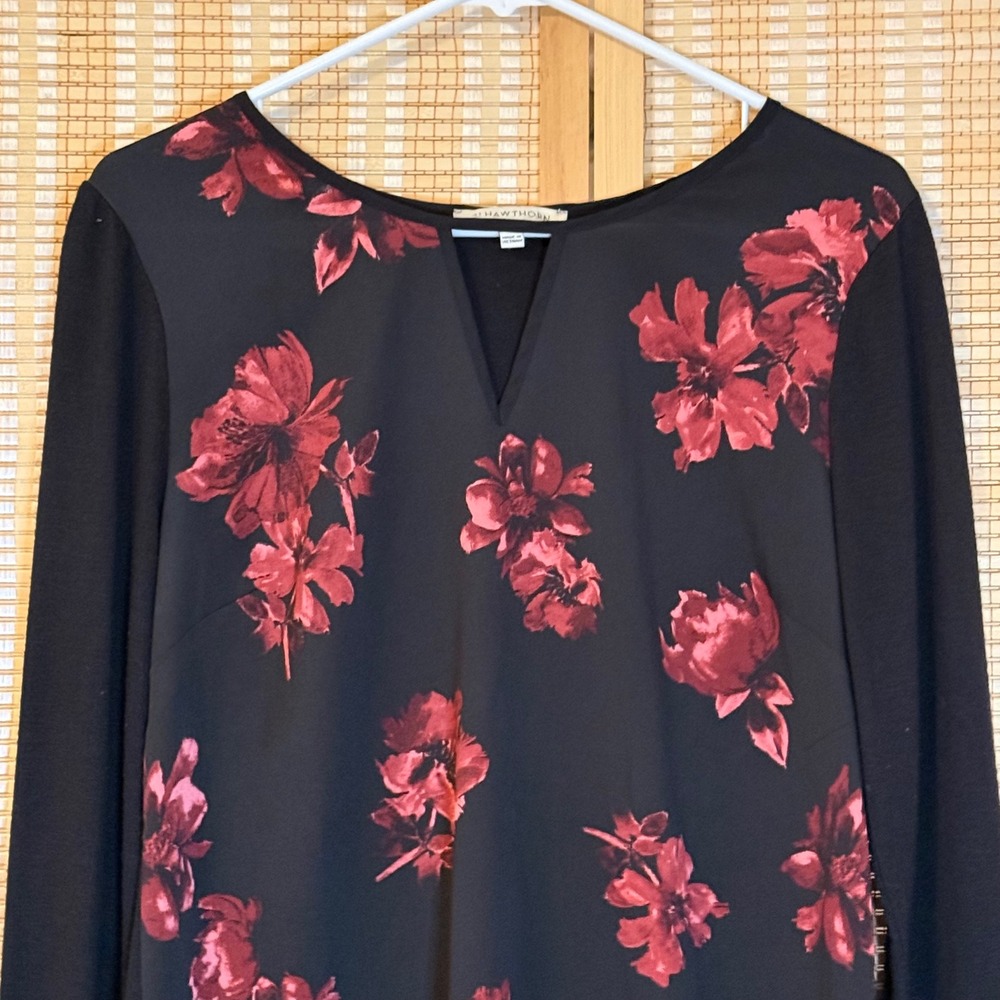 41 Hawthorn Women Black Red Floral Split Neck Long Sleeve Top Mixed Media M - Picture 2 of 7